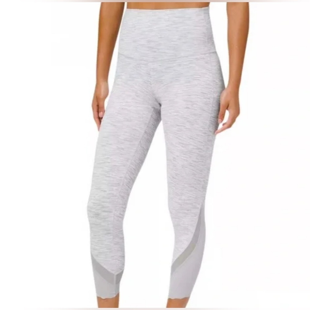 Wunder Under Scalloped Hem High-Rise Crop 23"
Full-On Luon